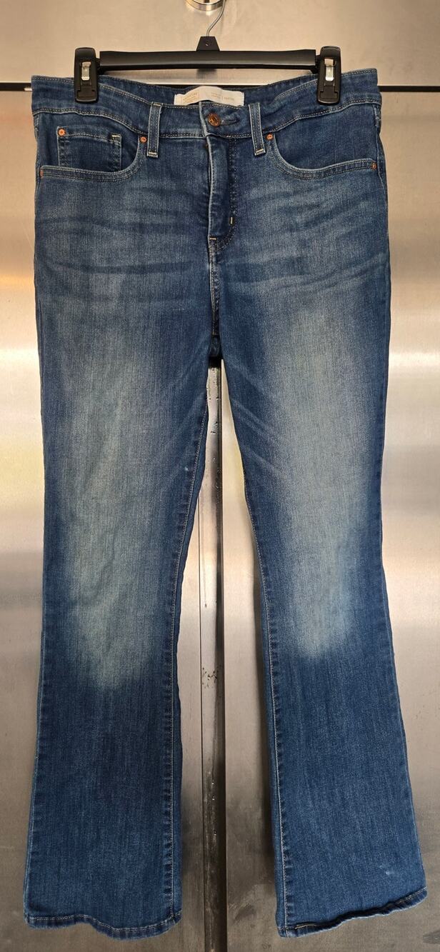 Signature by Levi Strauss Womens Jeans 12M 31x32 Totally Shaping Bootcut Stretch